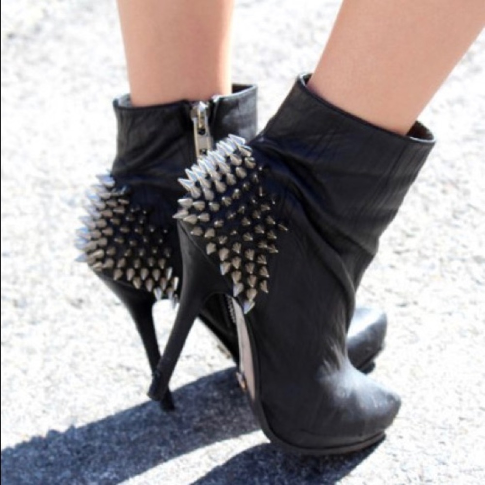 🆕Givanno Stiletto Boot With Spikes🆕